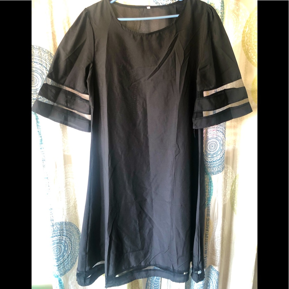 Women’s black dress size Large